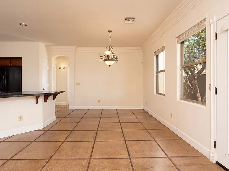 1029 E Blanton Dr — Photo 11