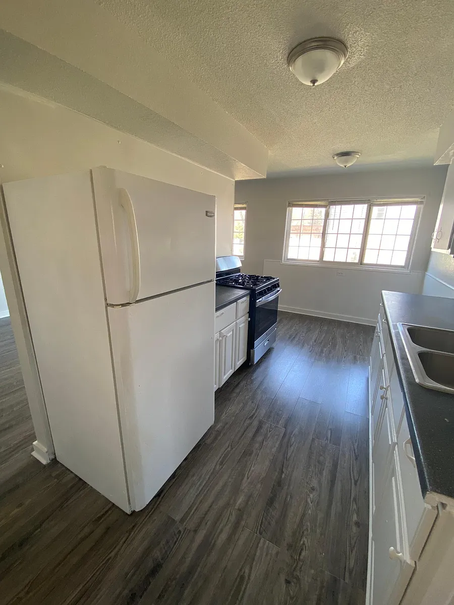 Building Photo - 646 22nd Ave NE #1