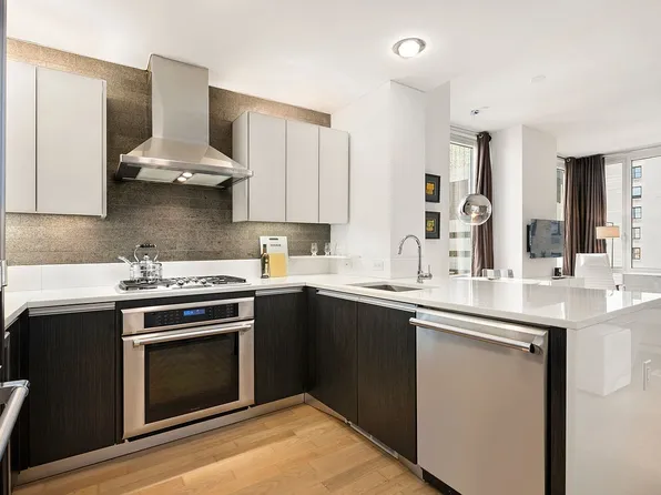 247 W 46th St APT 906, New York, NY 10036