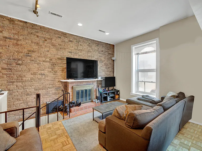 159 W Goethe St — Photo 36