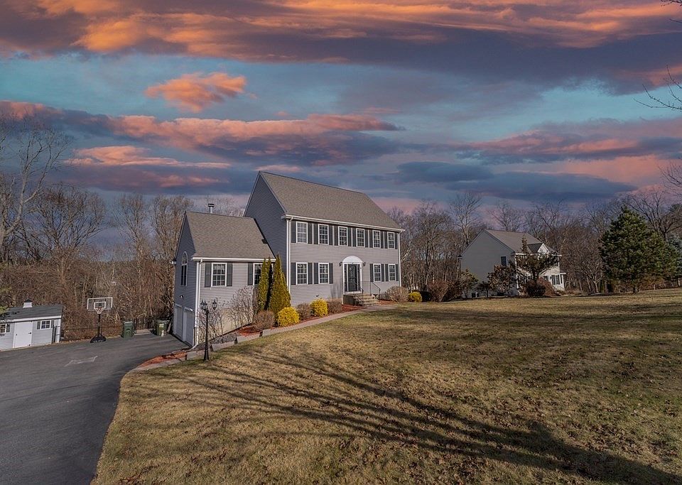 1st image of 6 Jasmine Dr