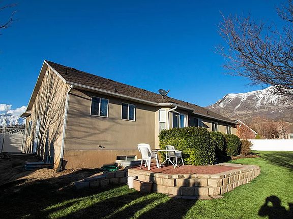 3rd image of 4467 W Autumn Cir