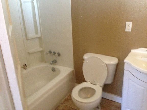 4th image of 6401 S Pine St APT C