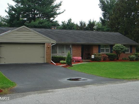 3rd image of 24 Redwood Dr