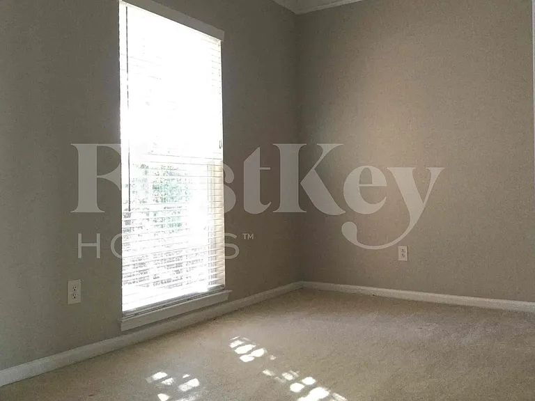126 Center Point Dr — Photo 4