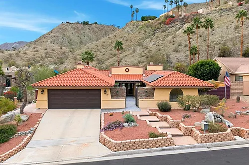 10 Venus Dr Photo 1
