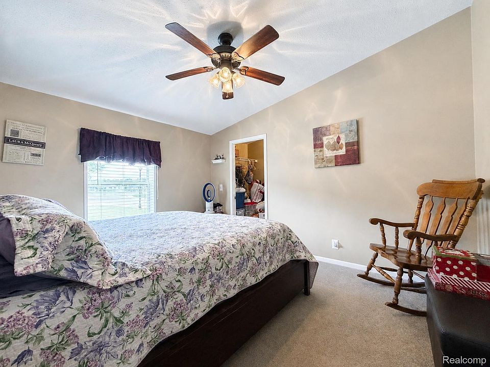 551 Twin Lakes Dr, photo 19