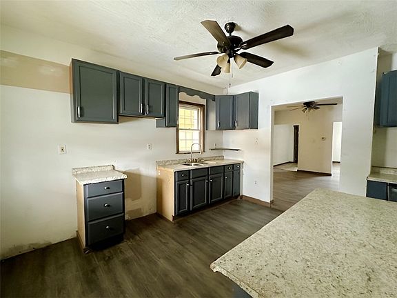 4th image of 910 9th Ave