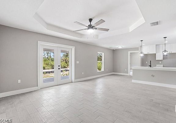 3rd image of 1131 Plantation Rd