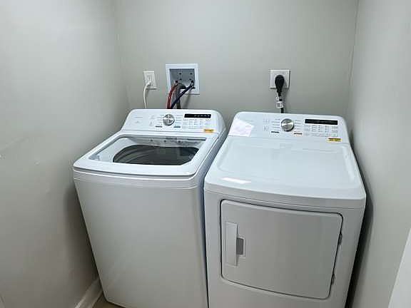 3rd image of 452 Mineral Spring Ave APT 1