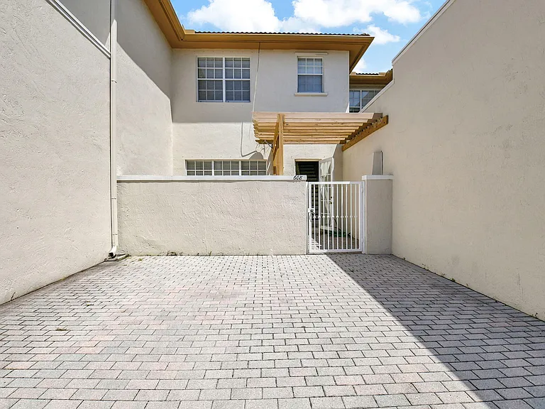 608 NW 25th Ave — Photo 26