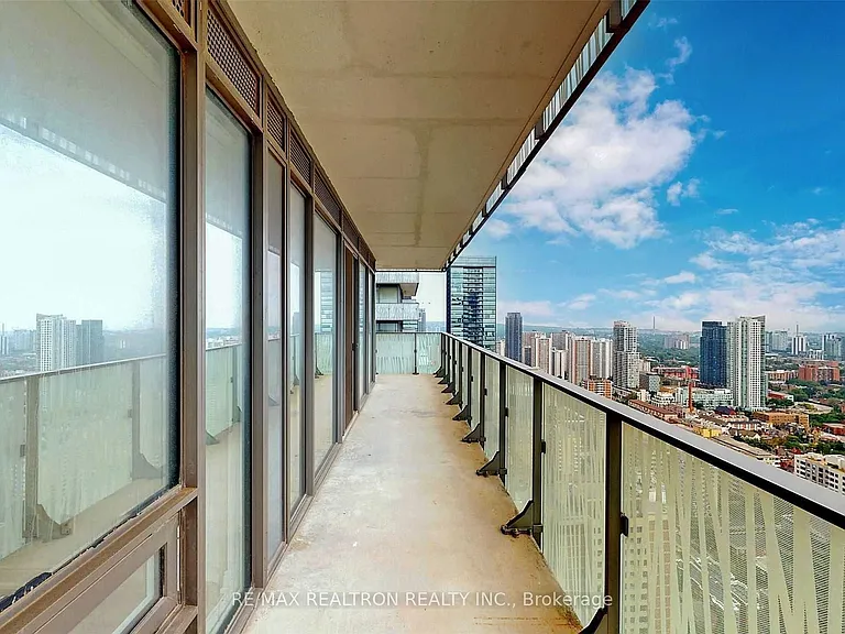 42 Charles St E #3902 — Photo 13