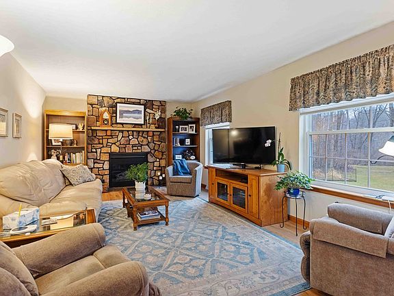 4th image of 7 Sylvan Glen Rd