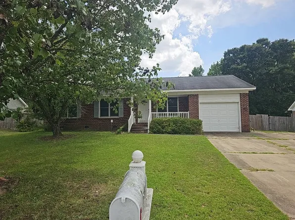 305 Ridge Manor Dr, Raeford, NC 28376