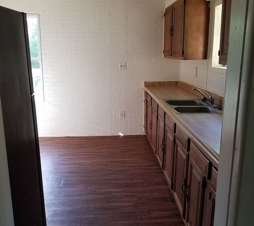 2nd image of 1601 Park St
