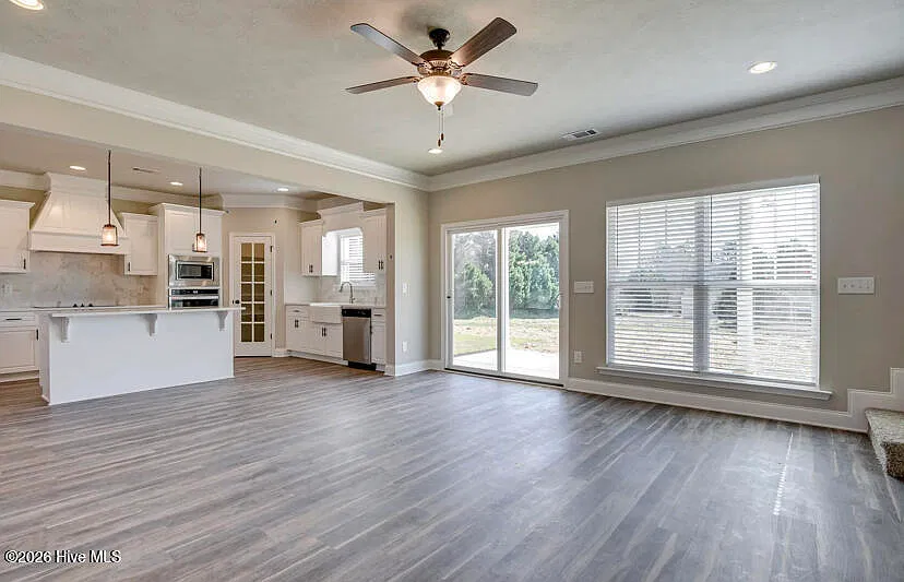 5 bed, 3.0 bath, 2773 sqft, $2,600 — Photo 3