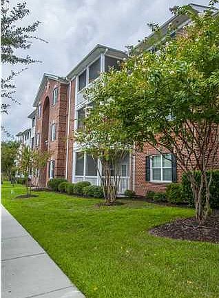 2nd image of 1455 Cambridge Lakes Dr