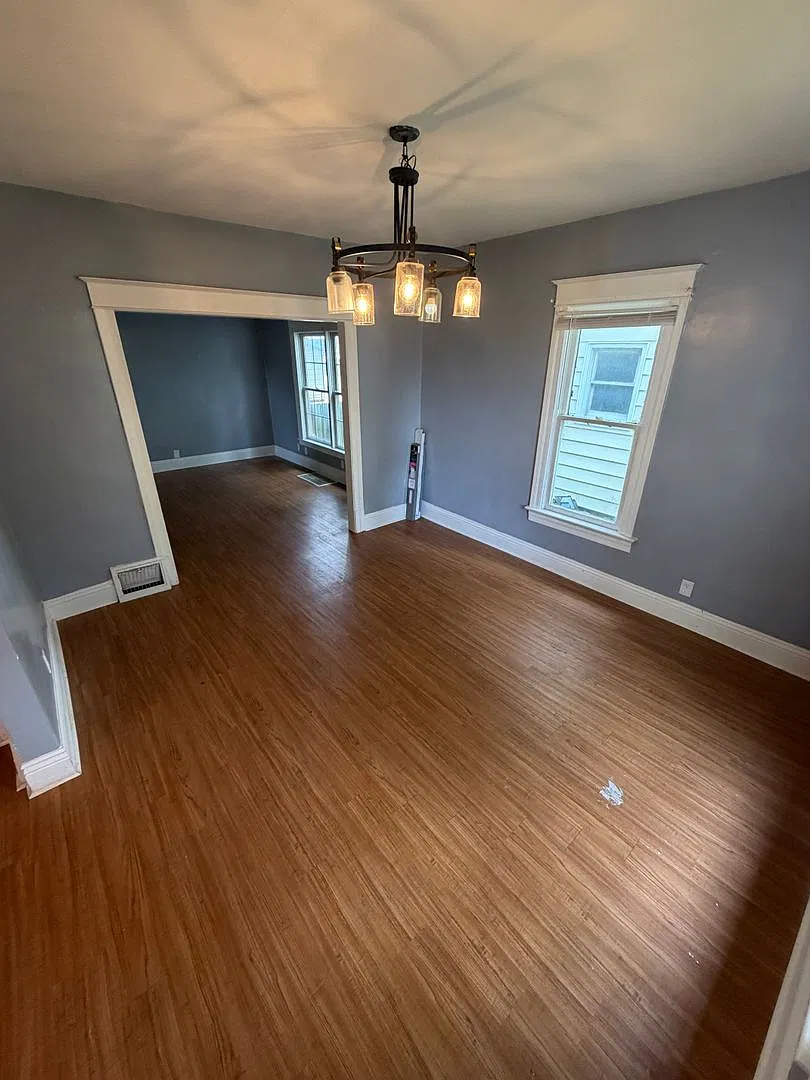 252 N English — Photo 3