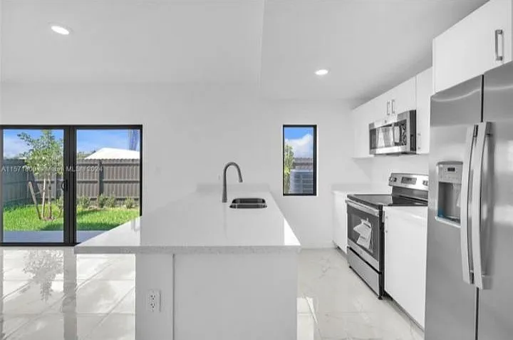5 bed, 1944 sqft, $3,000 — Photo 4