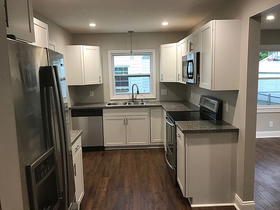 5th image of 254 Denby Ave
