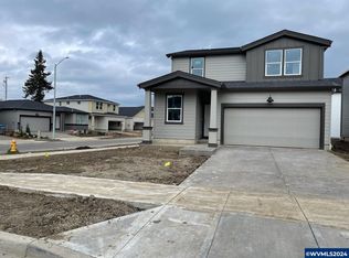 494 Greencrest 12 St NE, Salem, OR 97301