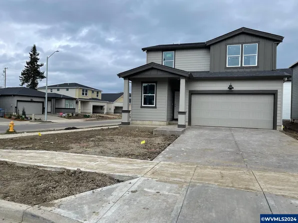 494 Greencrest 12 St NE, Salem, OR 97301