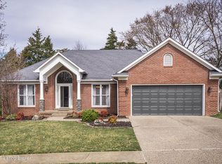 9517 Farmstead Ln, Louisville, KY 40291