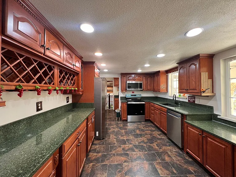 912 Yosemite Ln — Photo 10