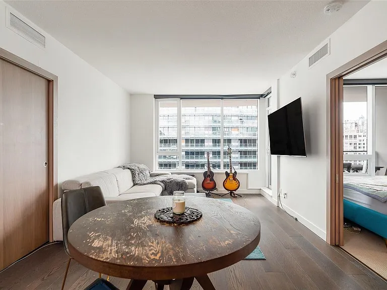 68 Smithe St #1917 — Photo 6