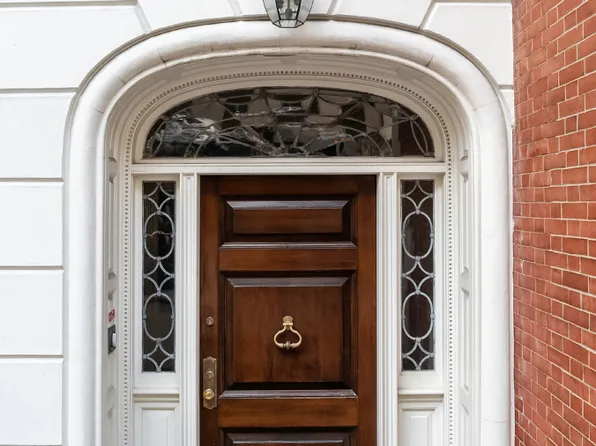 40 East 67th Street image 2 of 21