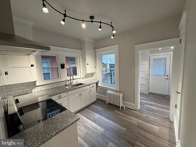 55 King St — Photo 4