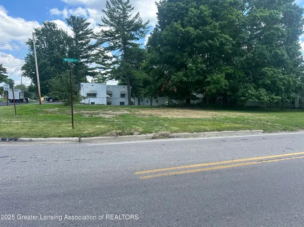 6925 Delta River Dr, Lansing, MI 48906