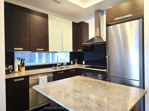 21 Balmuto St #605, Toronto, ON M4Y 1W4