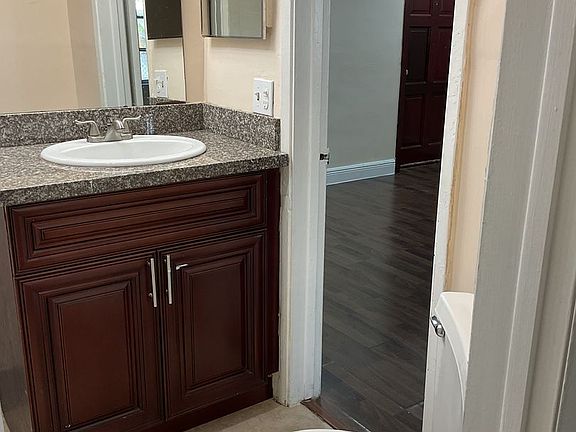 5th image of 1931 NE 51st St APT 4