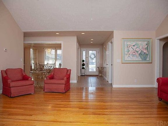 3rd image of 4615 Mansfield Dr