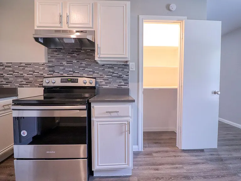 2221 Bowie Dr #11 — Photo 5