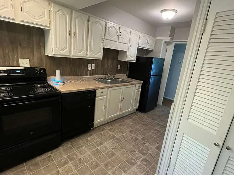 10300 Dudley Dr — Photo 3