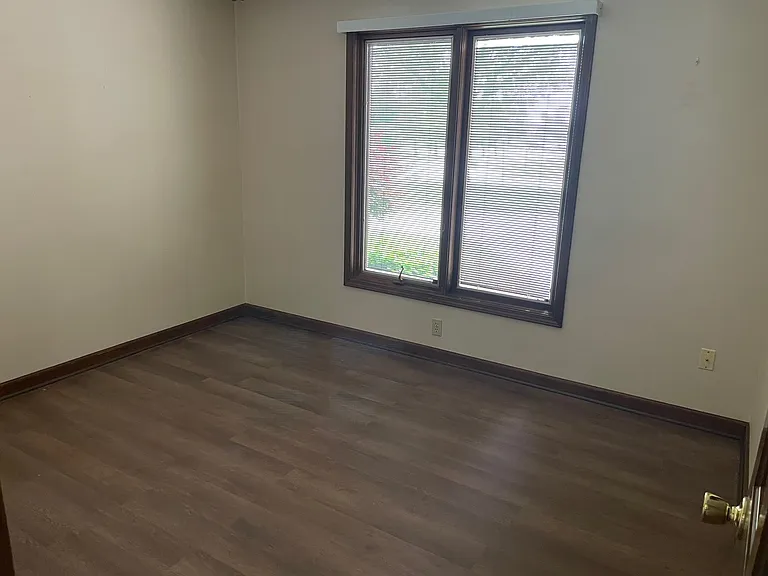 10507 Longwood Dr — Photo 6
