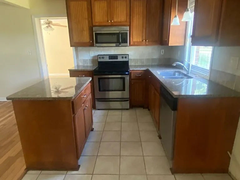 6227 Williamsburg Dr — Photo 7