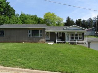 94 32nd Ave N, Clinton, IA 52732
