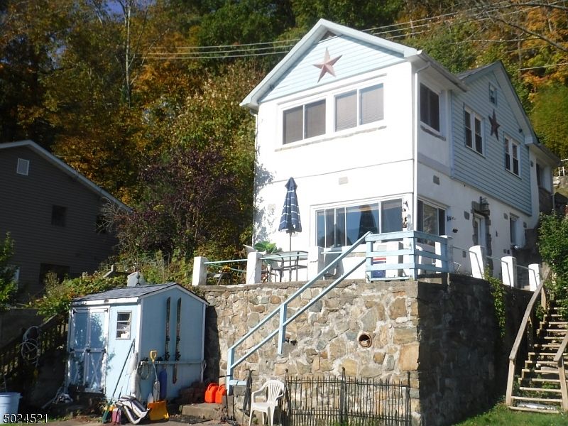 2nd image of 155 Hudson Ave