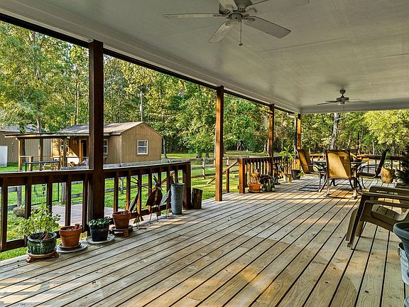 4th image of 834 County Rd