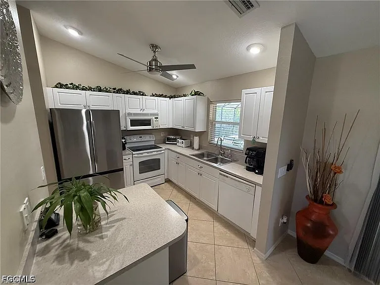 3005 SW 8th Pl — Photo 9