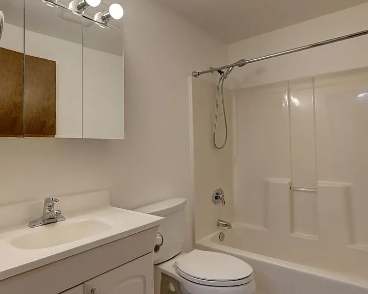 8015 NE 143rd St — Photo 13