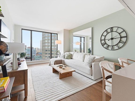 3rd image of 99 Hudson St #2309
