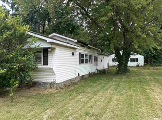 905 W Webster St, Benton, IL 62812