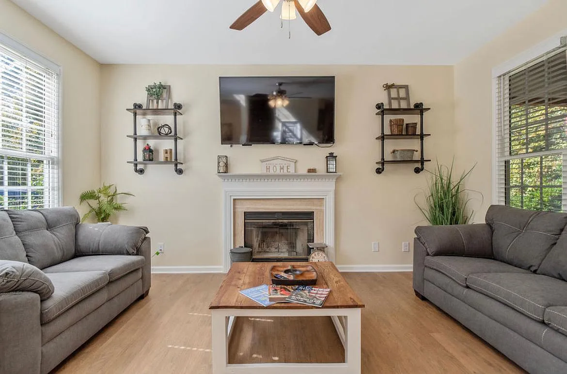 110 Mint Hill Dr — Photo 3