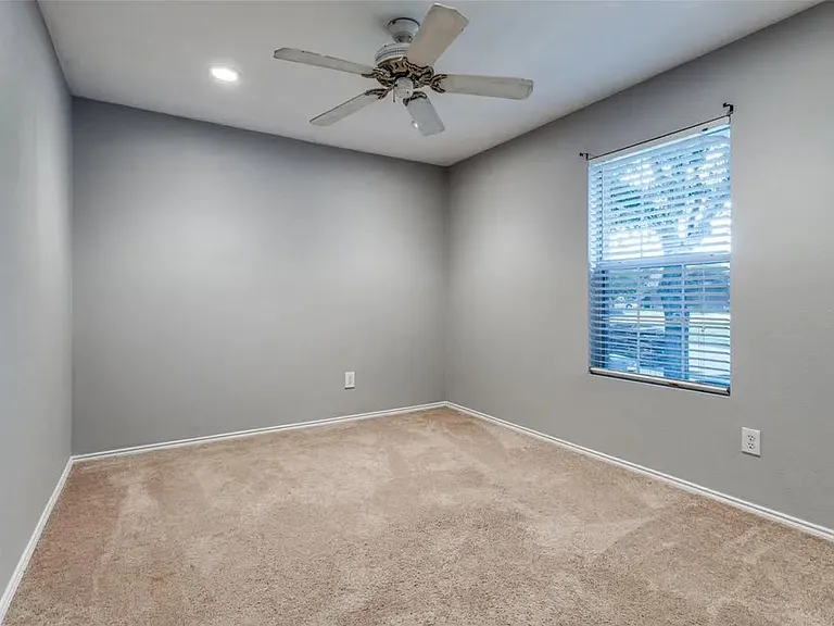 1217 Caroline Dr — Photo 17