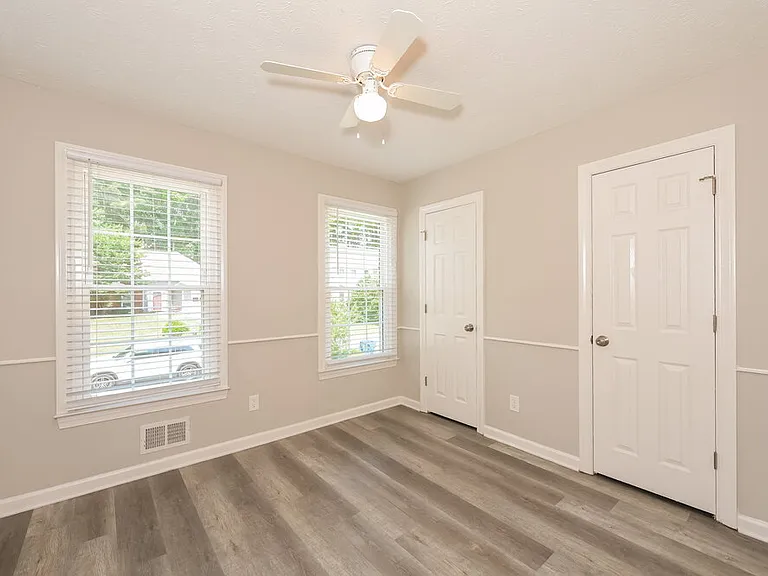 1070 Hunters Creek Ct — Photo 12