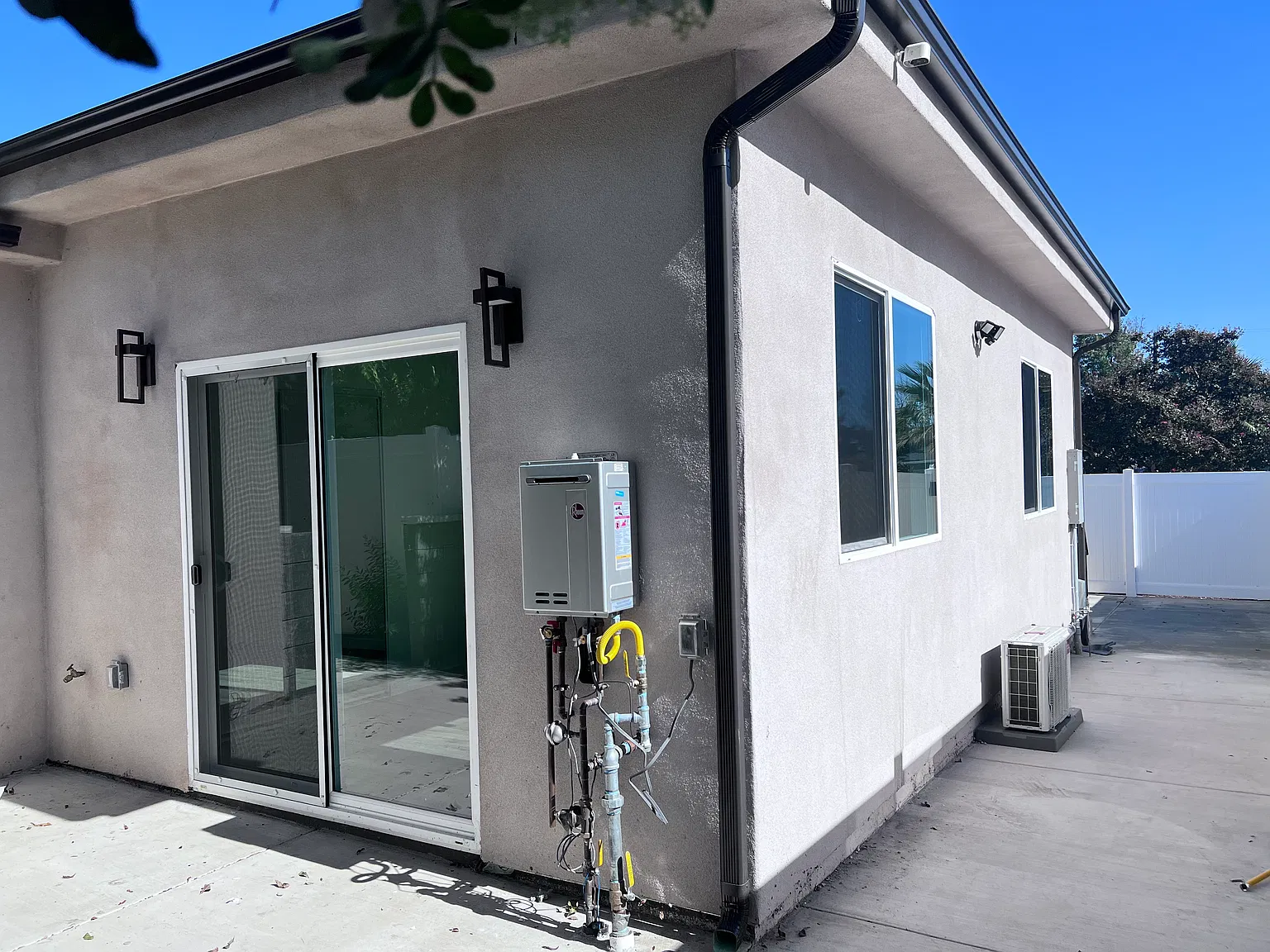 1 bed, 500 sqft, $2,200 — Photo 3